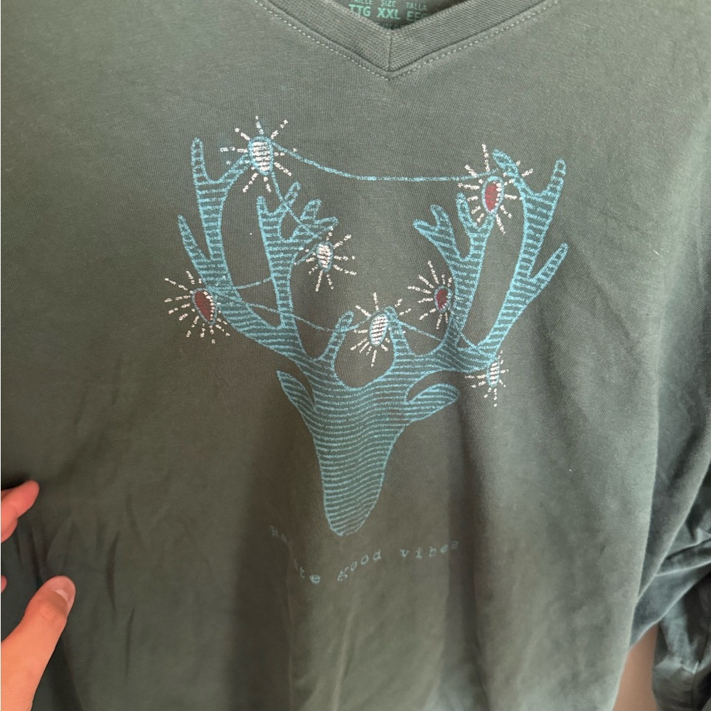Life is Good Women’s Christmas Radiate Good Vibes Graphic V-Neck Long Sleeve XXL - Picture 3 of 8
